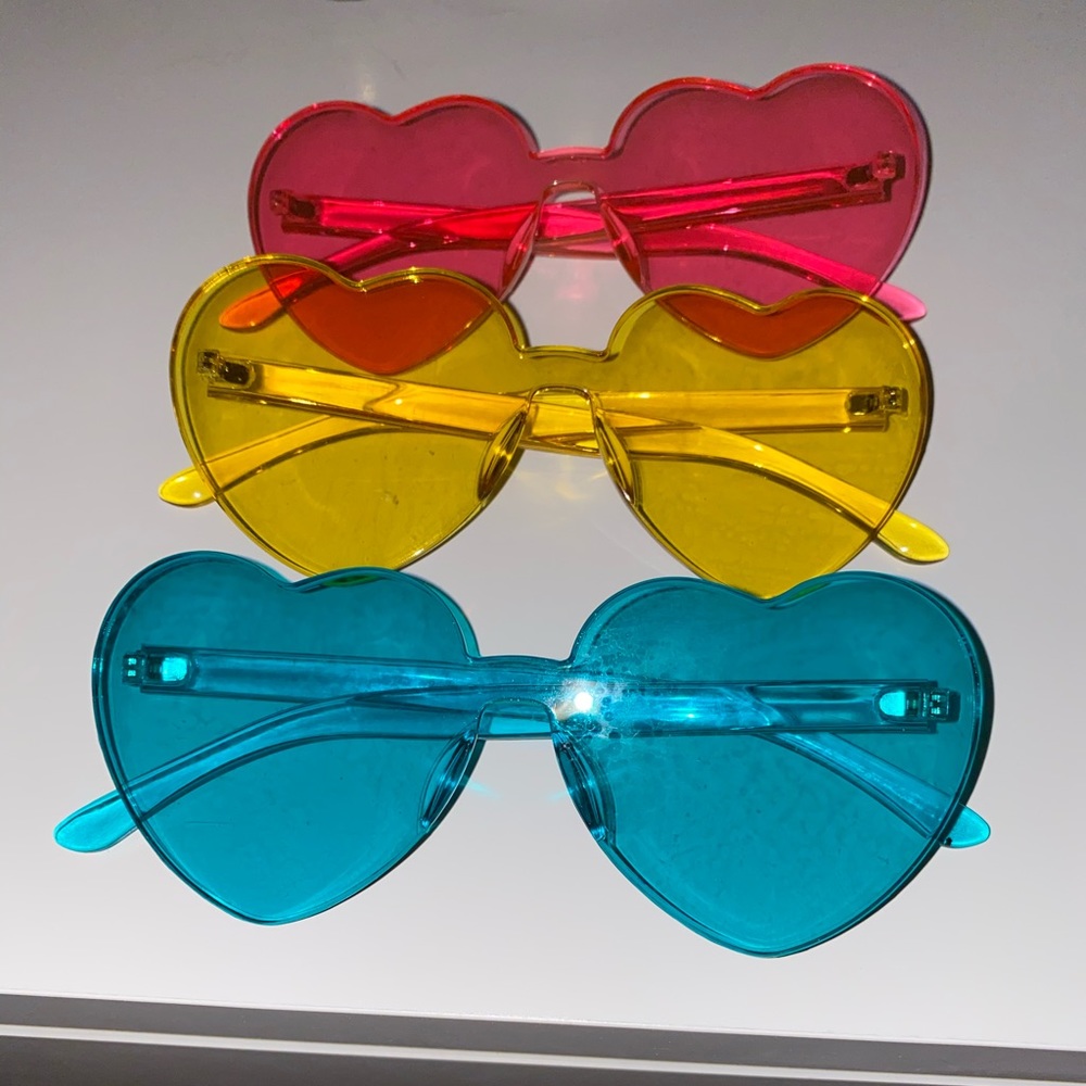 ITEM SOLD!FUN COLORED HEART GLASSES.
